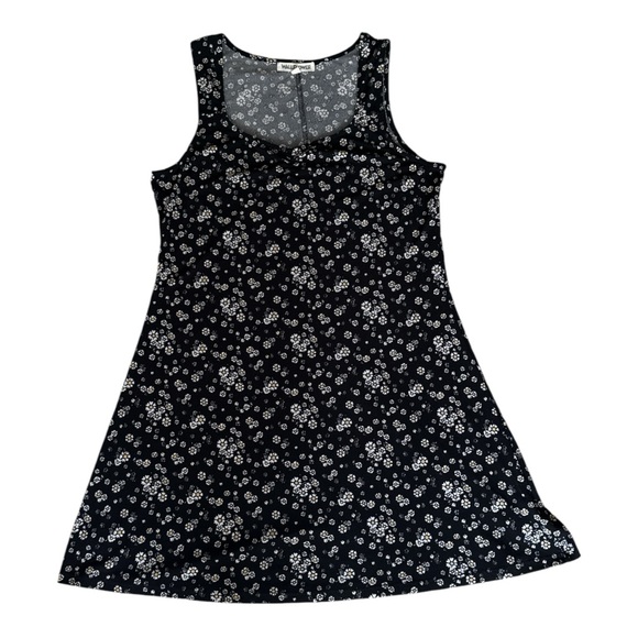 Floral Black and White Sleeveless Dress - Picture 1 of 6